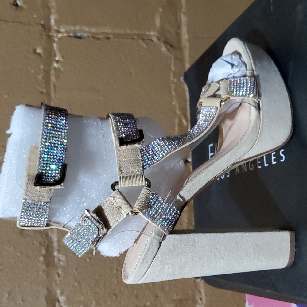 SIZE 8 FASHION NOVA NUDE PLATFORM SANDAL